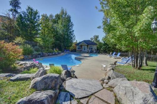 Condo familial Mont Blanc, acces ski in Ski out in Saint-Faustin-Lac-Carré (QC)