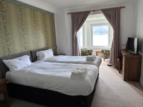 Room, family, sea view
