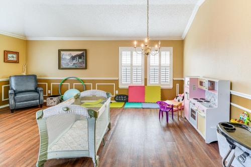 Family Home Near I-80 in Suburban Dallas Sidekick in Форні