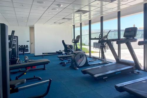 Stylish 1BR w/ Balcony & Pool |2 Min Walk to Metro - image 10