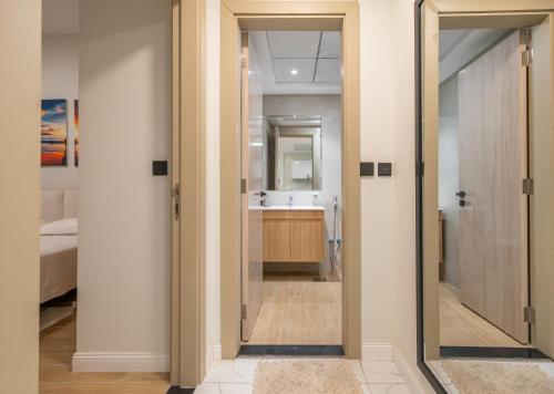 Stylish 1BR w/ Balcony & Pool |2 Min Walk to Metro - image 12