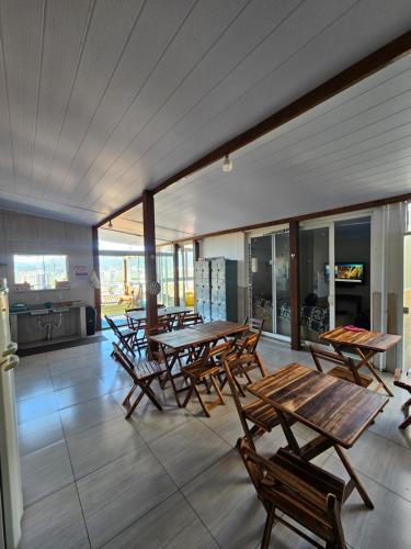 Kitchen, MEG House Hostel in Trindade