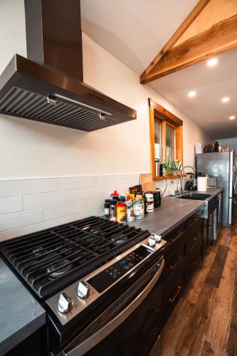 River Safari Eagles Nest in บลูริเวอร์ (BC)