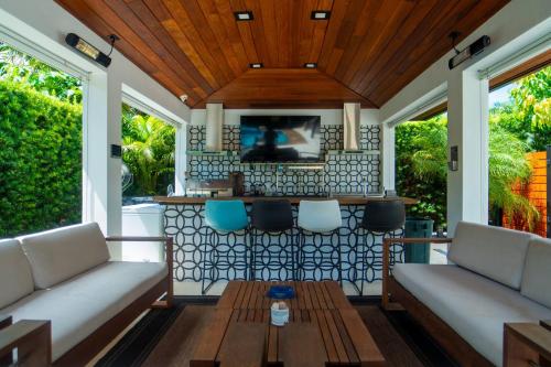 Facilities, Greenview Villa/Luxury Heated Pool Home Golf View in Kendale Lakes