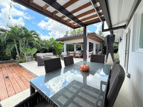 Facilities, Greenview Villa/Luxury Heated Pool Home Golf View in Kendale Lakes