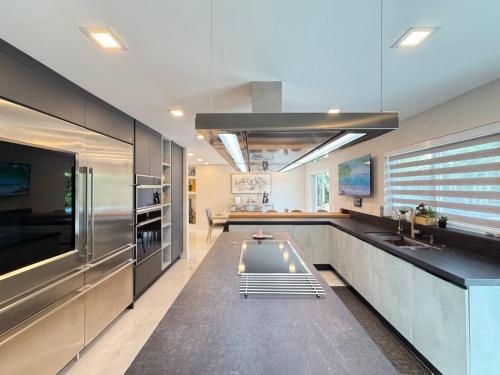 Facilities, Greenview Villa/Luxury Heated Pool Home Golf View in Kendale Lakes