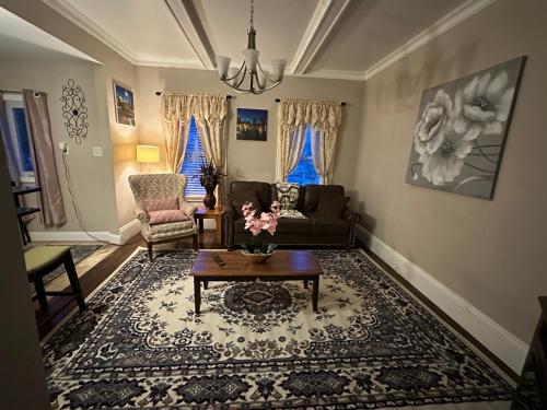 Spacious 3 Bedroom Near Train Station in Malden