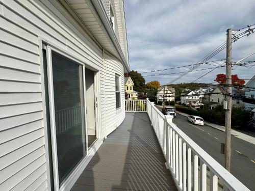 Spacious 3 Bedroom Near Train Station in Malden