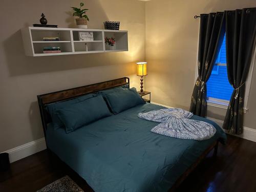Spacious 3 Bedroom Near Train Station in Malden