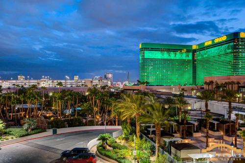 MGM Signature-03-608 1Br 2Ba Balcony Jacuzzi Suite