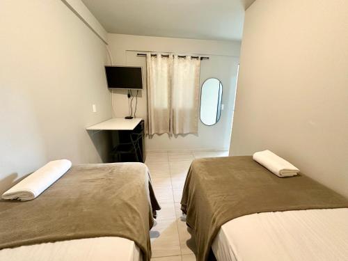 2 twin beds