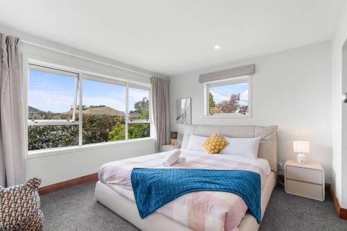 Peaceful four bedroom holiday house near airport in برنسايد