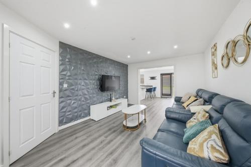 Lara's 4 Bedroom House near Coventry in Foleshill