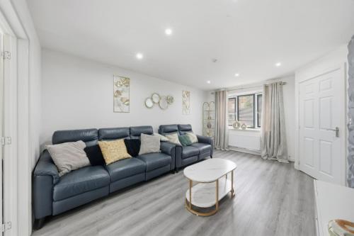 Lara's 4 Bedroom House near Coventry in Foleshill