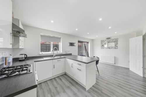 Lara's 4 Bedroom House near Coventry in Foleshill