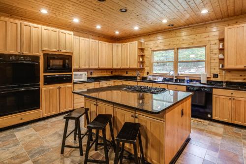 Idyllic Mtn Retreat with Hot Tub Near Shenandoah NP! in Warrenton (VA)