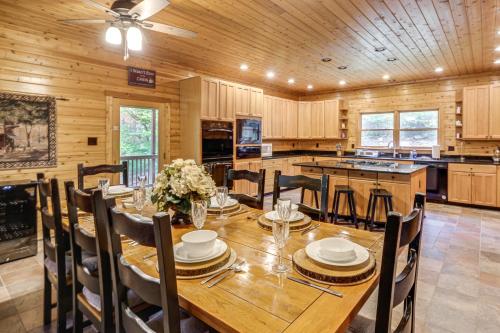 Idyllic Mtn Retreat with Hot Tub Near Shenandoah NP! in Warrenton (VA)