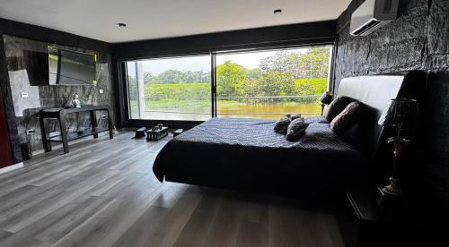 Rio 3 Spacious Loft with incredible river views in Jose Maria Pino Suarez