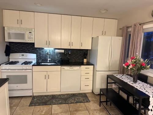 Spacious 3 Bedroom Near Train Station in Malden