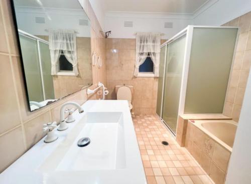 3 bedroom Creswell Street Cottage - Pet Friendly in เวสต์ วาลอง
