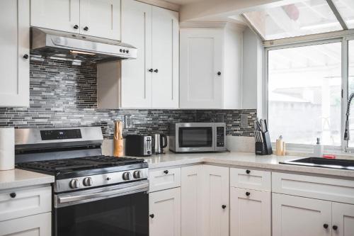 Bright Family Getaway w Garage&Prime SoCal Location in เวลินดา