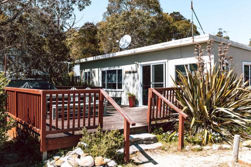 Bay of Fires - Beachfront - Sloop Cottage in The Gardens