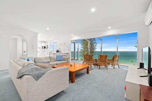 Forresters Dunes - Upstairs in Forresters Beach