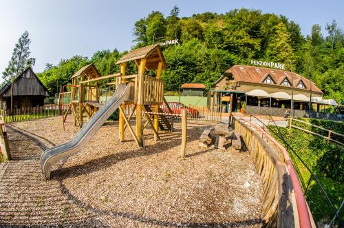 Дитячий майданчик, Penzion Park in Ласко