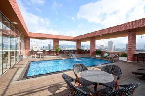 Record Hotel - Complimentary Afternoon Tea, Da Nang