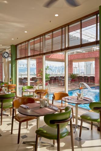 Restaurant, Record Hotel near Ho Chi Minh and the Fifth Military Zone Museum