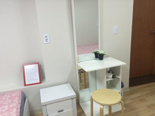 Jeong House Room Type - Triple Room with Shared Bathroom Jeong House Room Type - Triple Room with Shared Bathroom