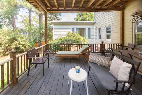 Spacious 2br In Grand Old Home, Downtown Durham in Durham, USA