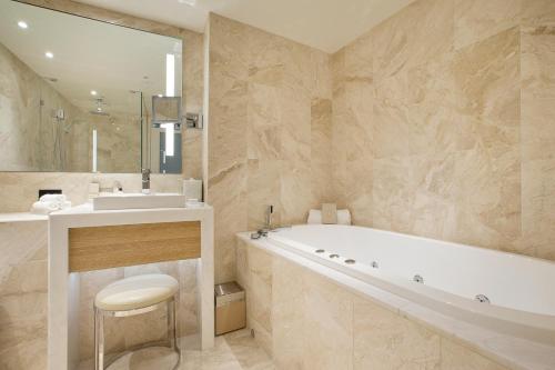 room detail thumbnail 2