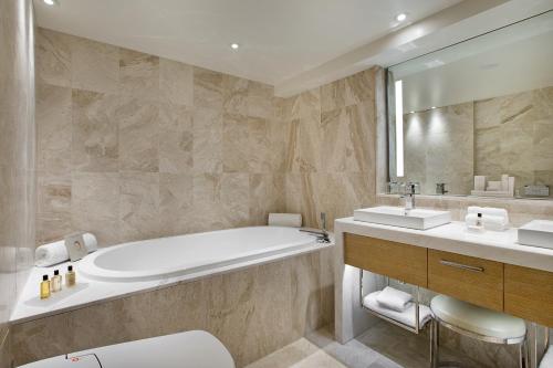 room detail thumbnail 2