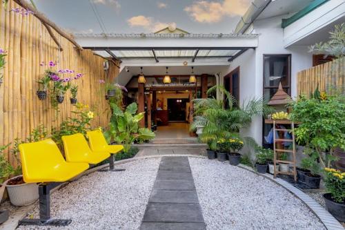 Banana House 2