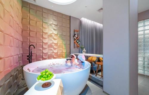 Hot tub, Henghe Selected S · Design Hotel - Guangzhou Baiyun Railway Station International Conference Center in Baiyun District - Sanyuanli