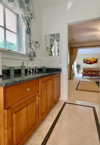 Spacious Guest Suite 5 Minutes to Princeton University with Free Parking in Other