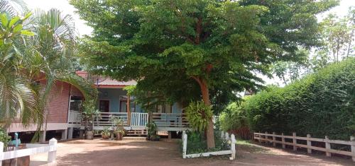 โฮมสเตย์ ยายหนั่น in Kaset Sombun