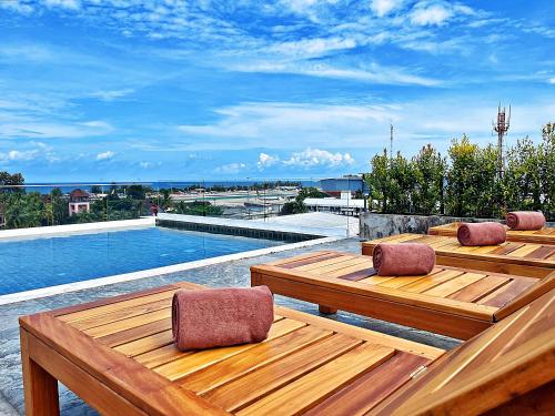 สระว่ายน้ำ, เดอะ ซิกซ์ทีนท์ ในยาง บีช โฮเทล (The Sixteenth Naiyang Beach Hotel  - Free Schedule Airport Shuttle) in สนามบินภูเก็ต