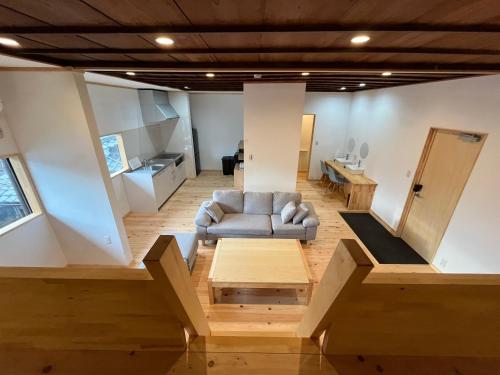 宿場を眺める古民家宿陽屋-Hinataya-