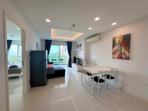 One Tower 1 Bed 85 by ThaiminatorPattaya, Pattaya Sud