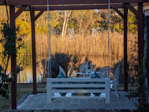 สวน, Lakeside haven cottage - Macedon ranges in มาเซดอน