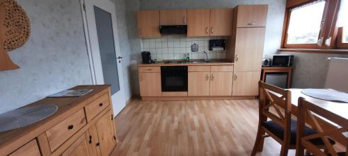 virtuve, Ferienwohnung Schöne Aussicht (Ferienwohnung Schone Aussicht) in Obernhof