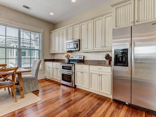 New Listing! Heated Pool Access Gorgeous Tybee Home with Elevator Walk to Beach & More! - image 7
