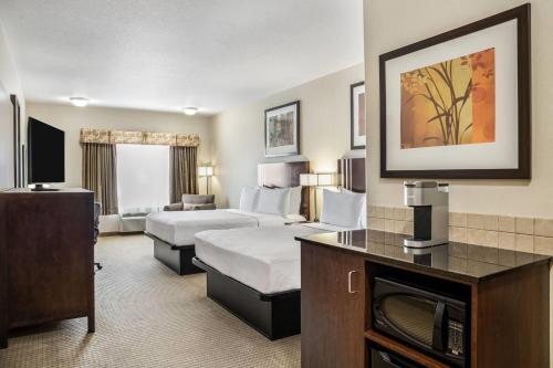 Ramada by Wyndham Lac La Biche Room Type - Queen Room with Two Queen Beds - Non-Smoking
