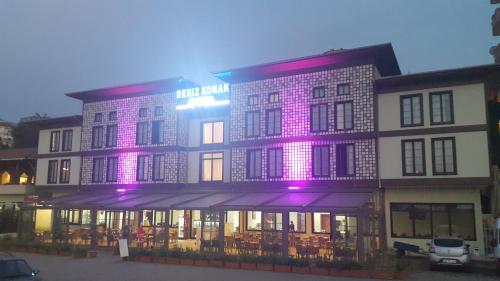 Deniz Konak Hotel, Pazar bei Dernek