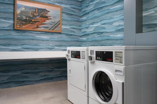 Hampton Inn Neptune - image 6