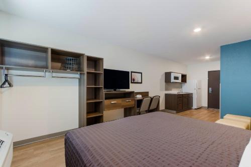 WoodSpring Suites Tamarac - image 13