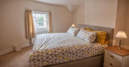 Luxury Town Centre Apartment - image 9