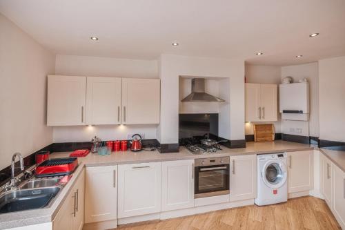 Luxury Town Centre Apartment - image 8